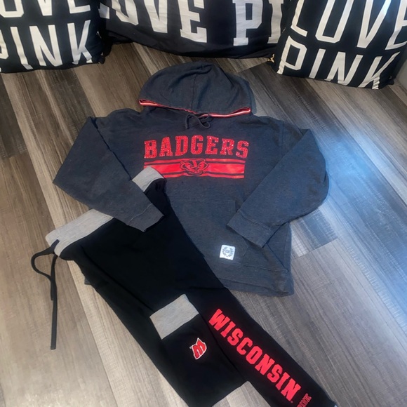 Wisconsin Badgers Hoodie and Joggers Set - Picture 11 of 13